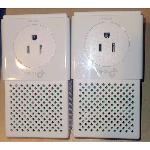 TP-Link AV1000 Gigabit Passthrough Powerline Ethernet KIT TL-PA7010P - Picture 1 of 2